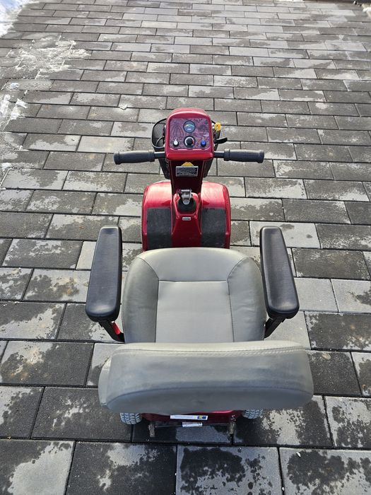 Scuter electric carut scaun persoana cu dizabilitati  Rascal