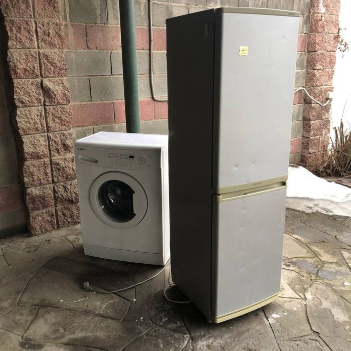 Холодильник продаётся вместе со стиральной машиной.