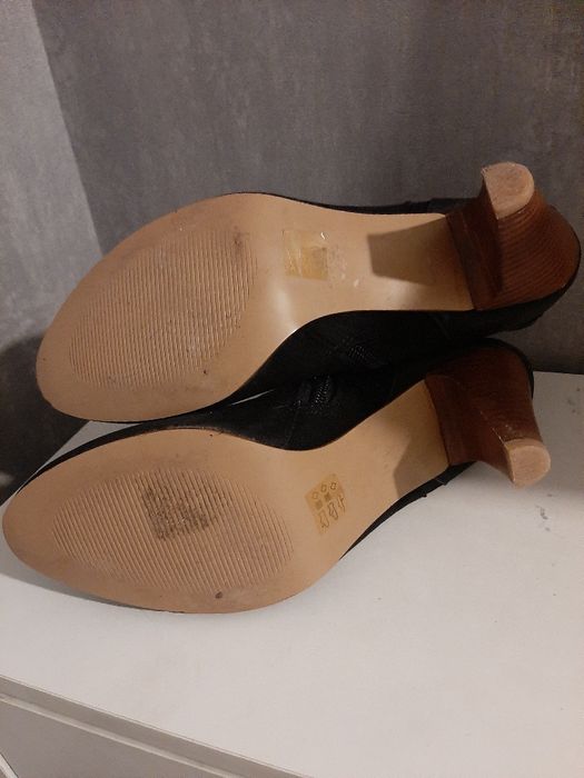 Продам полусапожки и туфли