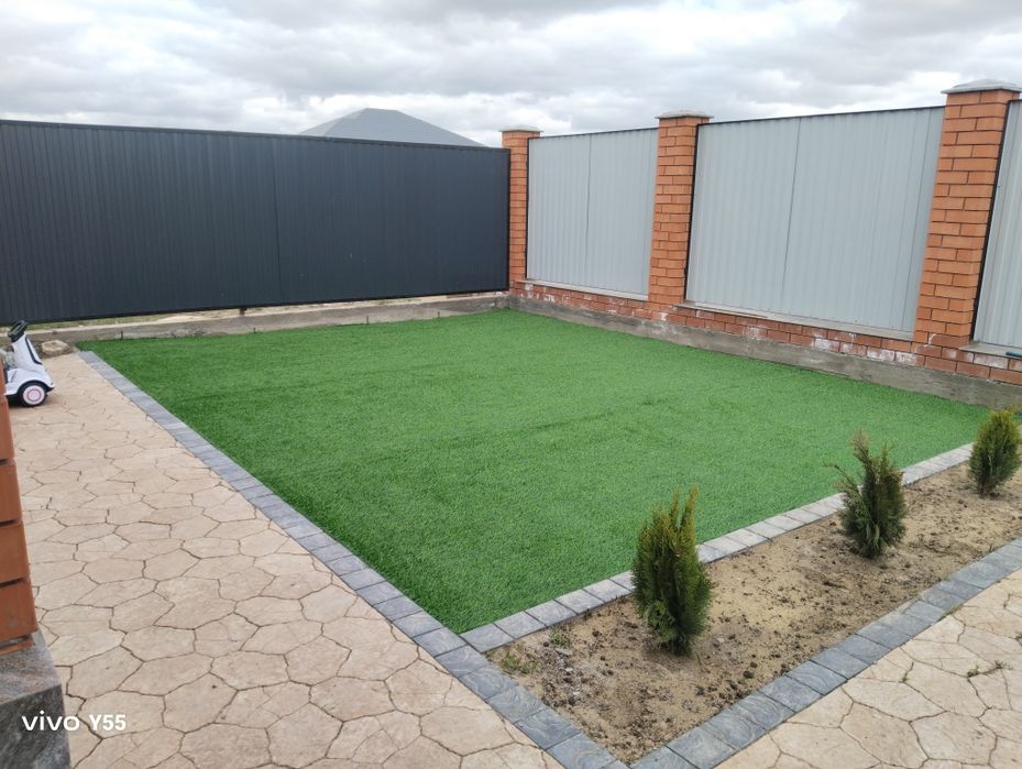 Искусственный газон — поставка и монтаж