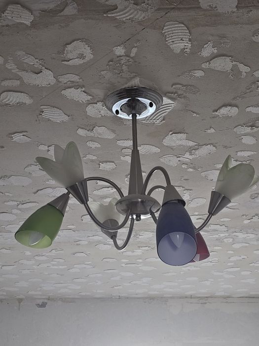 Продам люстру шестирожковую