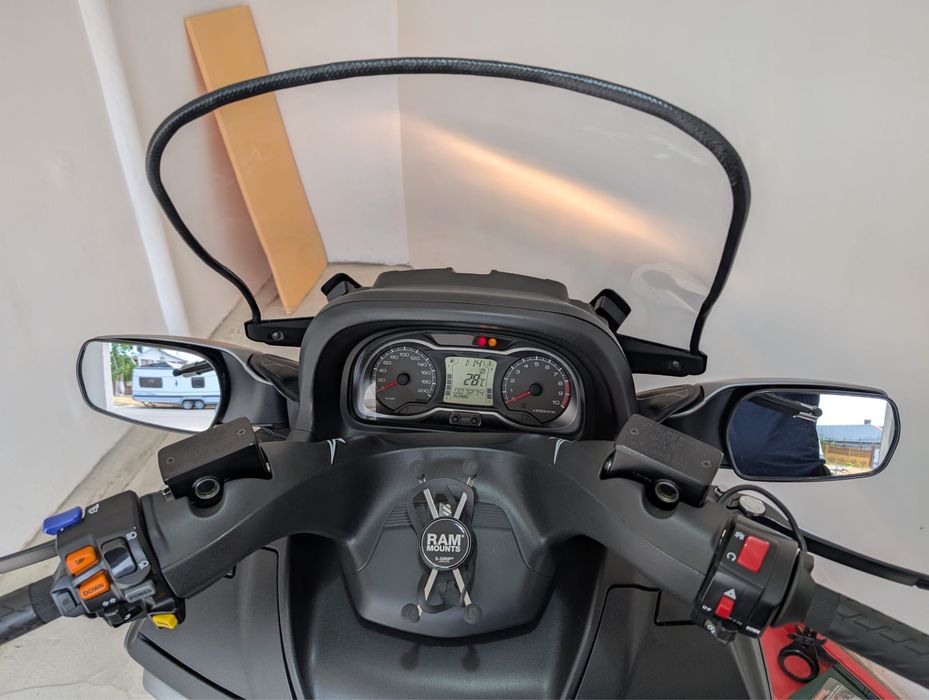 Suzuki AN 650 Burgman. Arata si merge impecabil.