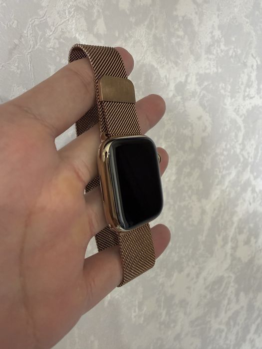Apple Watch 7 45 mm Gold Milanese Loop