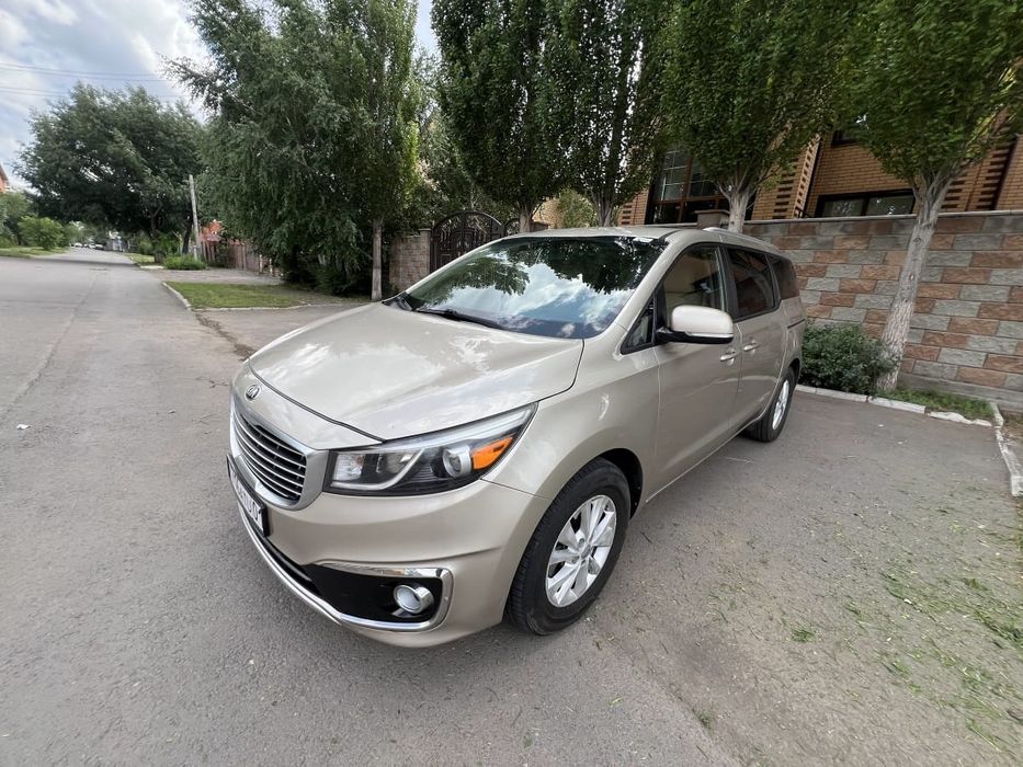 KIA Carnival свежедоставлен