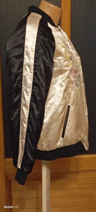 Geaca dama material satinat mărimea 40