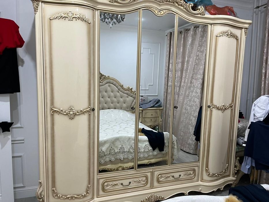 Продам спальный гарнитур