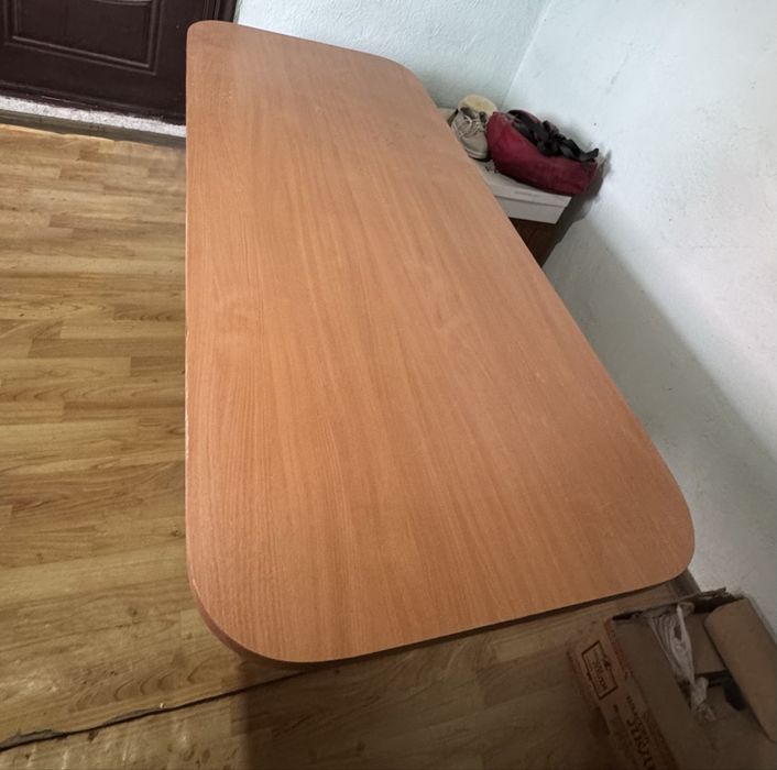 Куханный стол и уголок , стулья