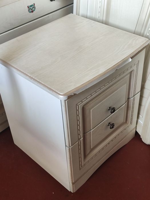 Шкаф, тумбочка, комод с зеркалом