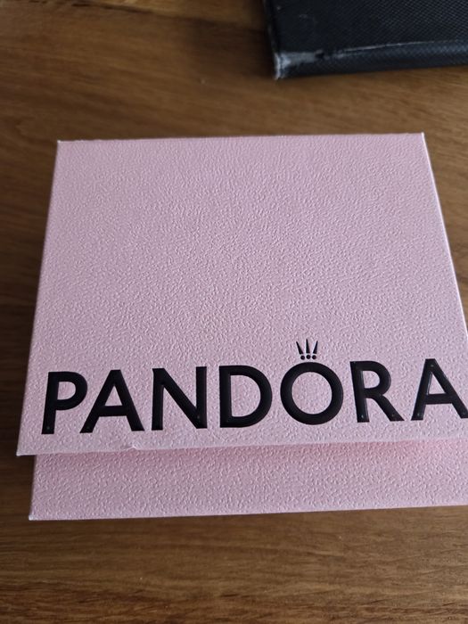 Cercei si colier Pandora