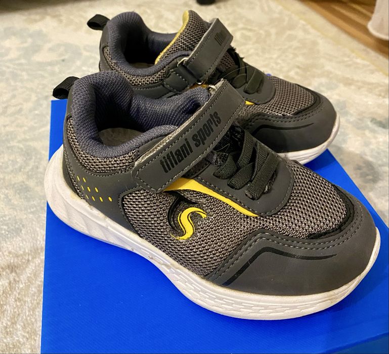 Продам детскую обувь