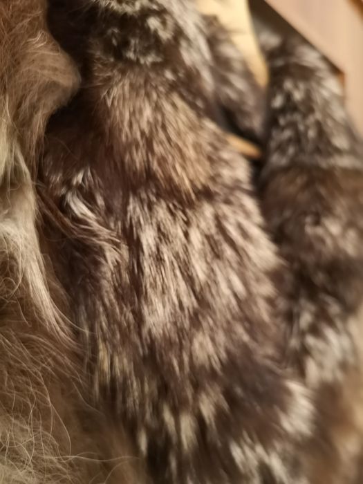 Кожено палто, естествен косъм лисица.