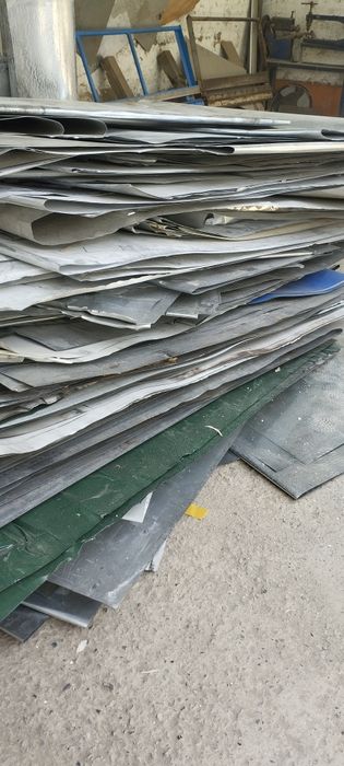 Tunuka rulon ustidan chiqqan poʻchoqlarini