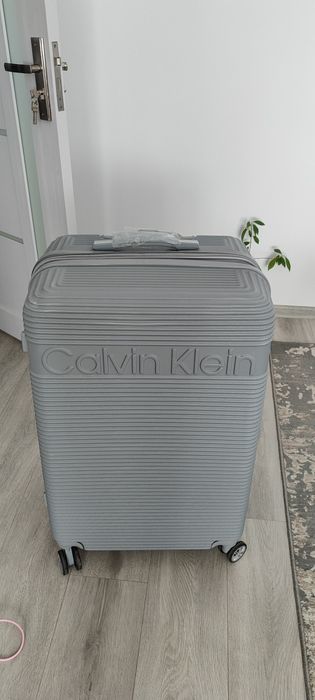Vând troler Calvin klein