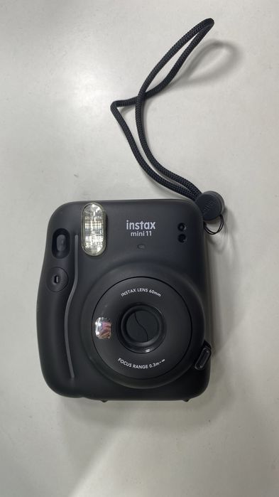 Продам Новый Instax Mini 11 черный, в идеальном состоянии