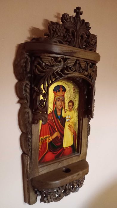 Иконостас ръчно изработен