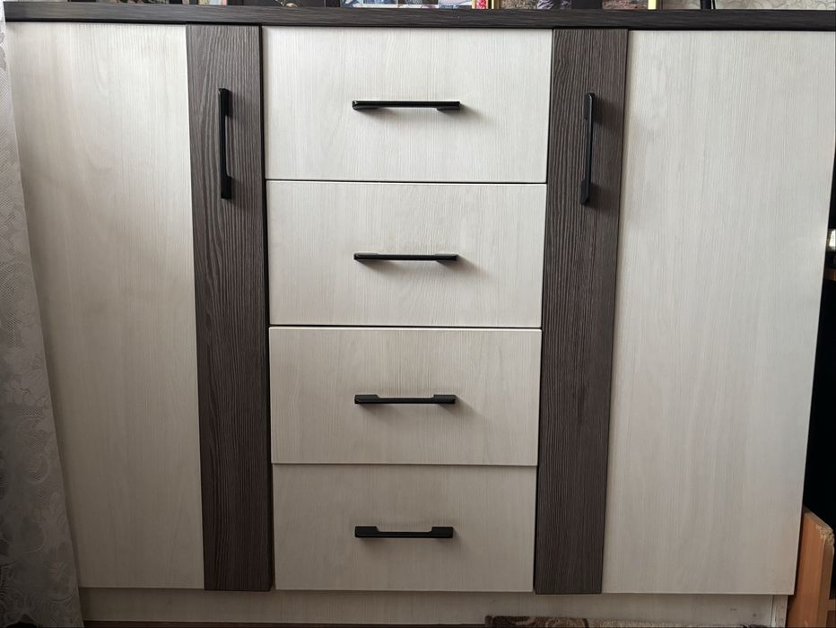 Продам большой комод