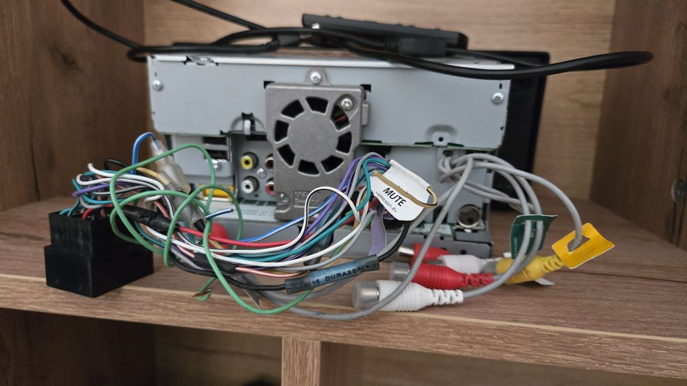 Pioneer avh 8700bt Clarion Vz402e cd player single din usb dvd