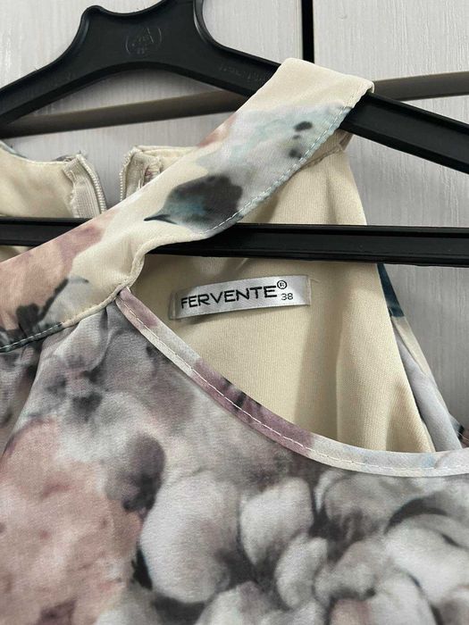 Дамска рокля в шарен десен