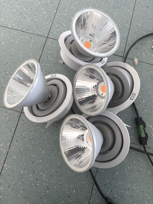 Продавам професионален карданичен downlight DM880282 на LTS & LEUCHTEN
