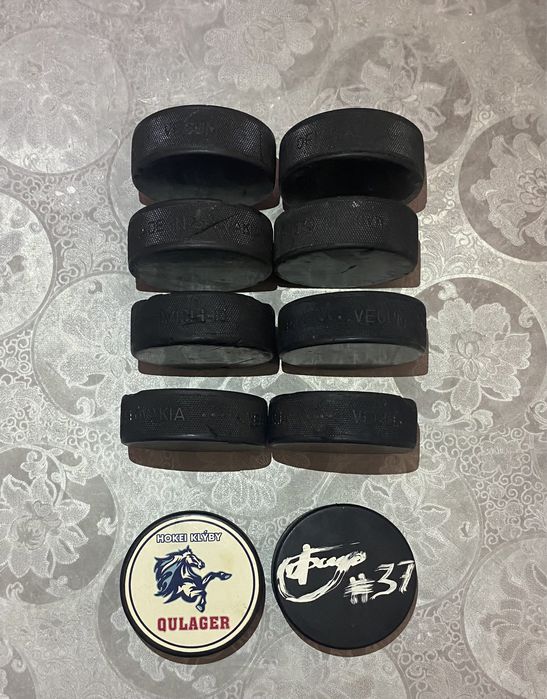 Продам хоккейные шайбы