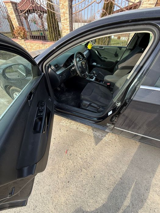 Vând Passat B6 1.6 TDI