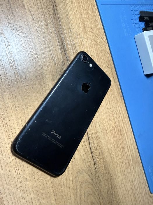 Продам Iphone 7