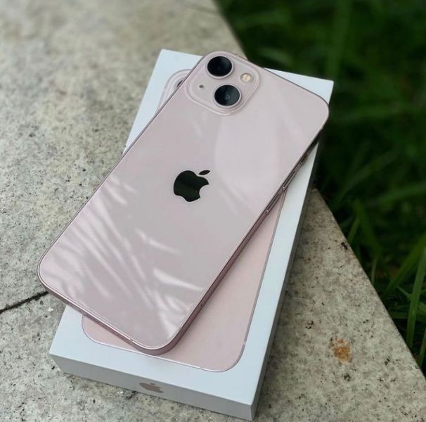 iPhone 13 128 ГБ памяти в идеальном состоянии как новый