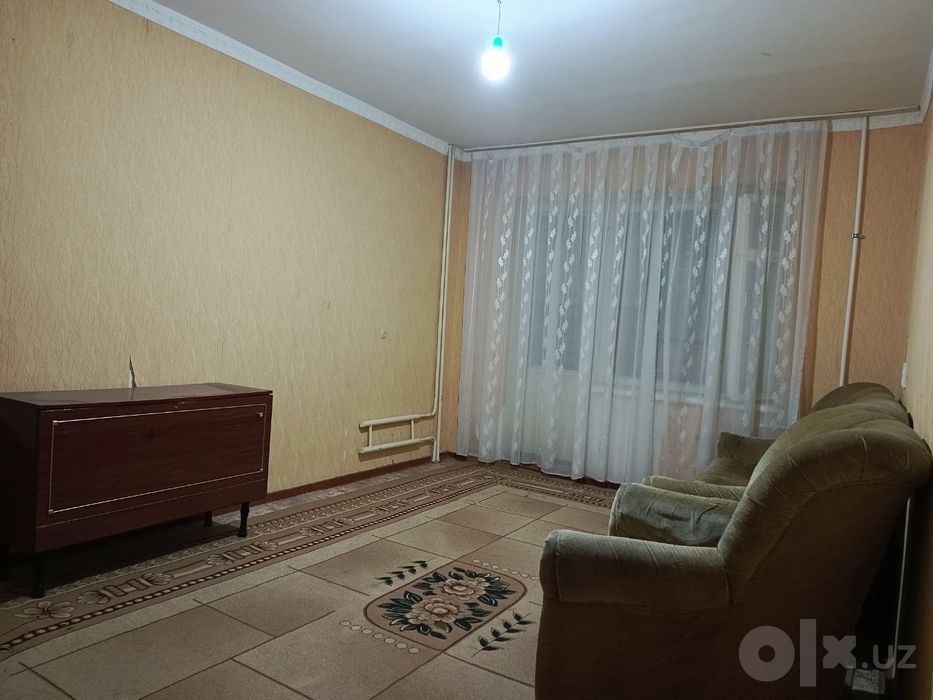 Чирчик ш. 8 микрорайон Чинара кирпичный 77-серия дом 2/2/4 60 м²