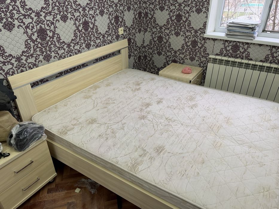 В продаже спальный гарнитур