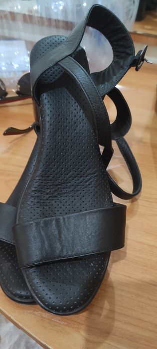 Продам женскую обувь