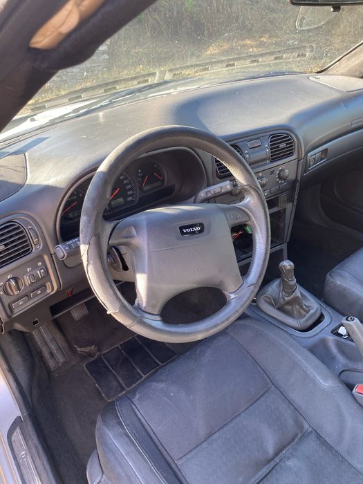 Volvo V40 2.0  136кс колата се продава на части