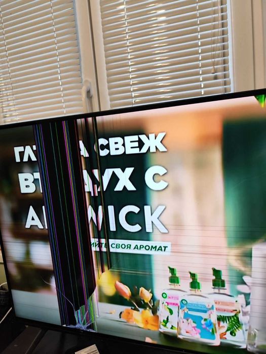 Телевизор SAMSUNG AU7100 43" за части