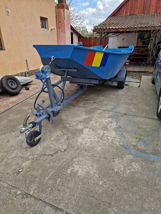 Vănd barca cu motor si slep