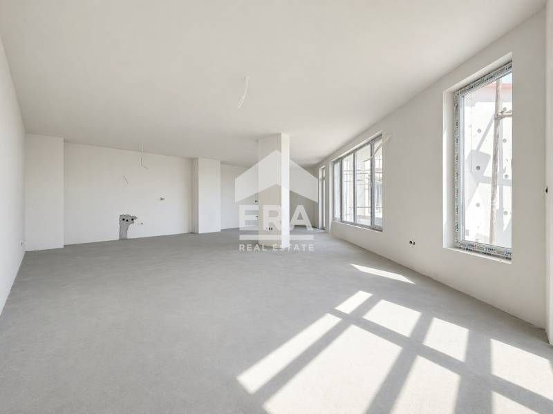 Слънчев апартамент с 4 спални ново строителство в кв. Лагера