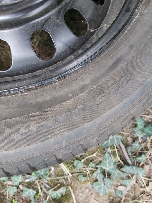 Jante Aliaj R17 echipate cu cauciucuri Michelin . Citroen