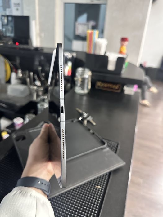 Vand iPad Pro 11’ M4 512GB Wi-Fi + Cellular + Apple Pencil Pro, 99% baterie, factură și garanție pana in iulie 2027 la Orange