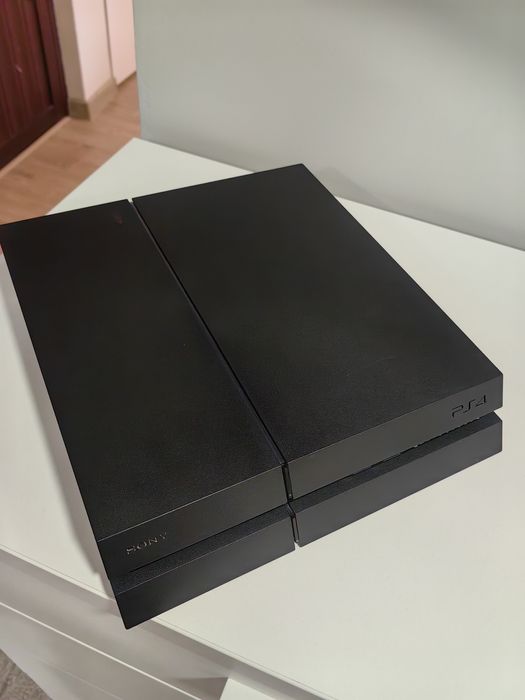 Ps 4+controller добро състояние