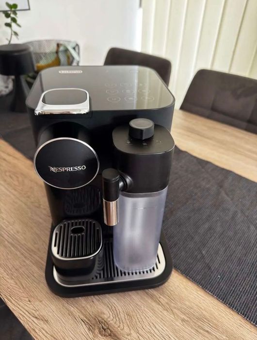 Aparat de cafea Nespresso Gran Lattissima
