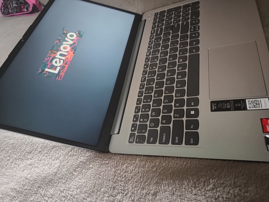 Lenovo лаптоп с зарядно!