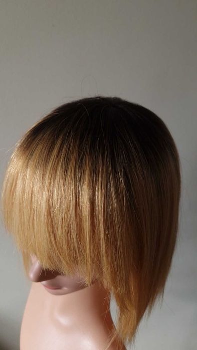 Естествена омбре руса къса боб перука с бретон и тъмни корени