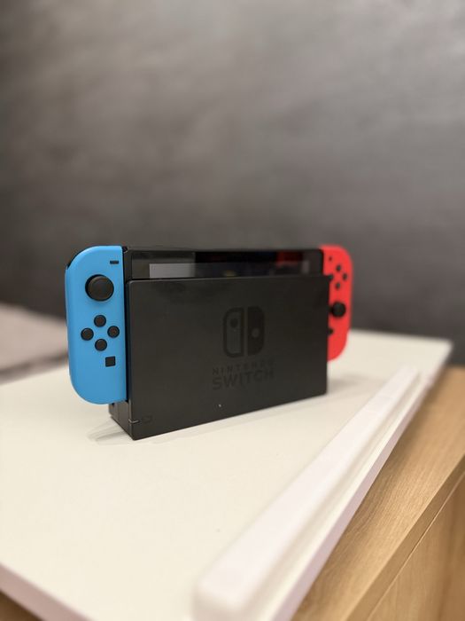 Конзола Nintendo Switch(Red and Blue joysticks)