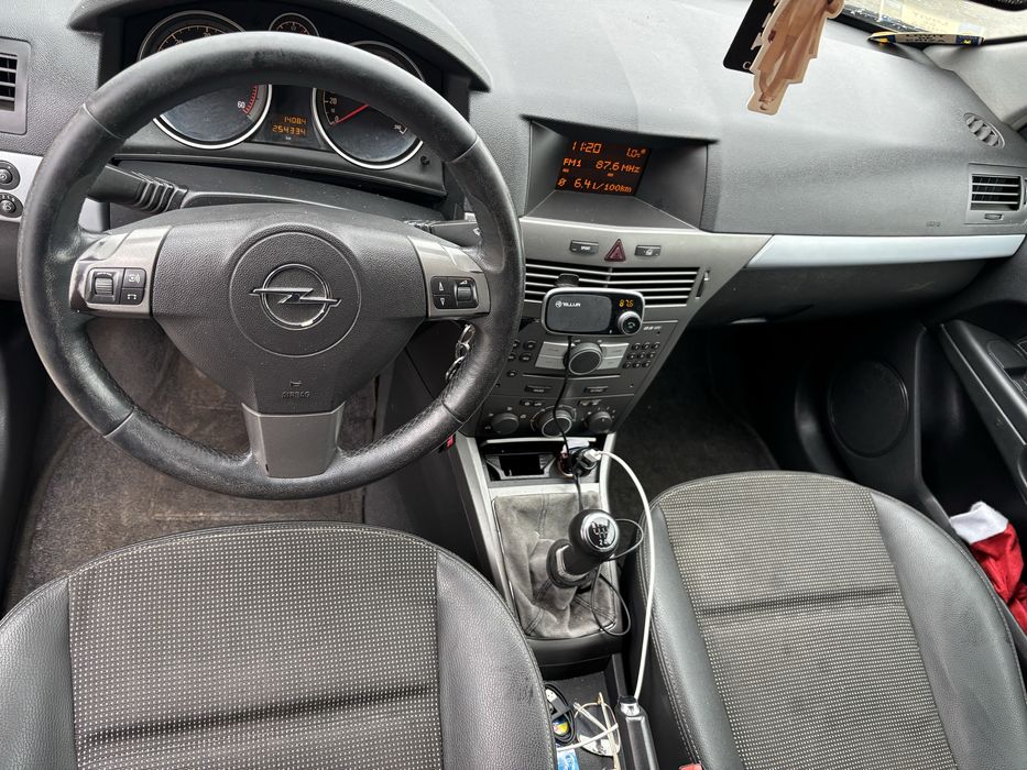 Opel Astra H GTC 1.9 CDTI