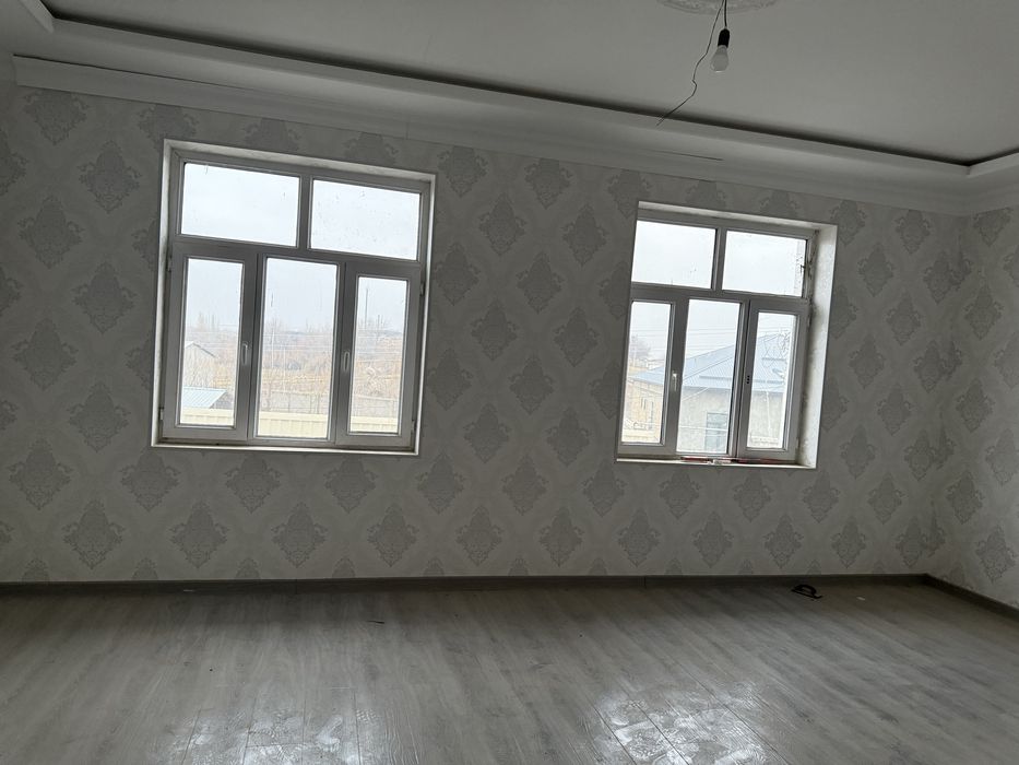 Uy sotiladi 1.5 sotik 2 etajli pishgan gishtdan qurilgan …