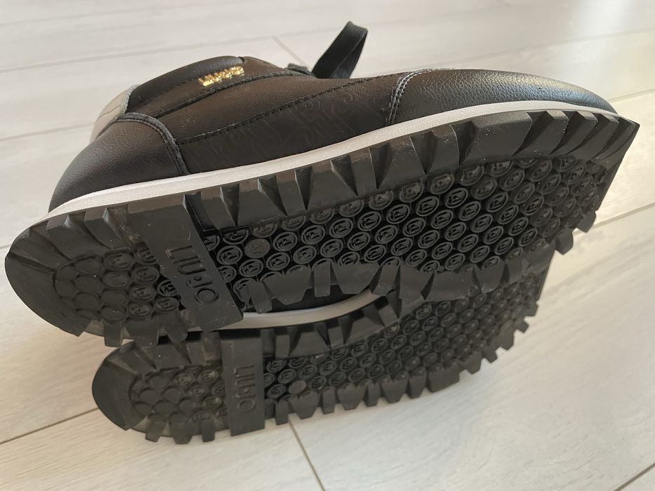 Кроссовки кожаные женские