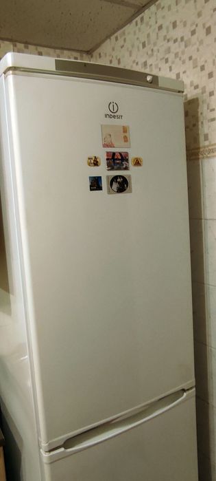 Холодильник Indesit