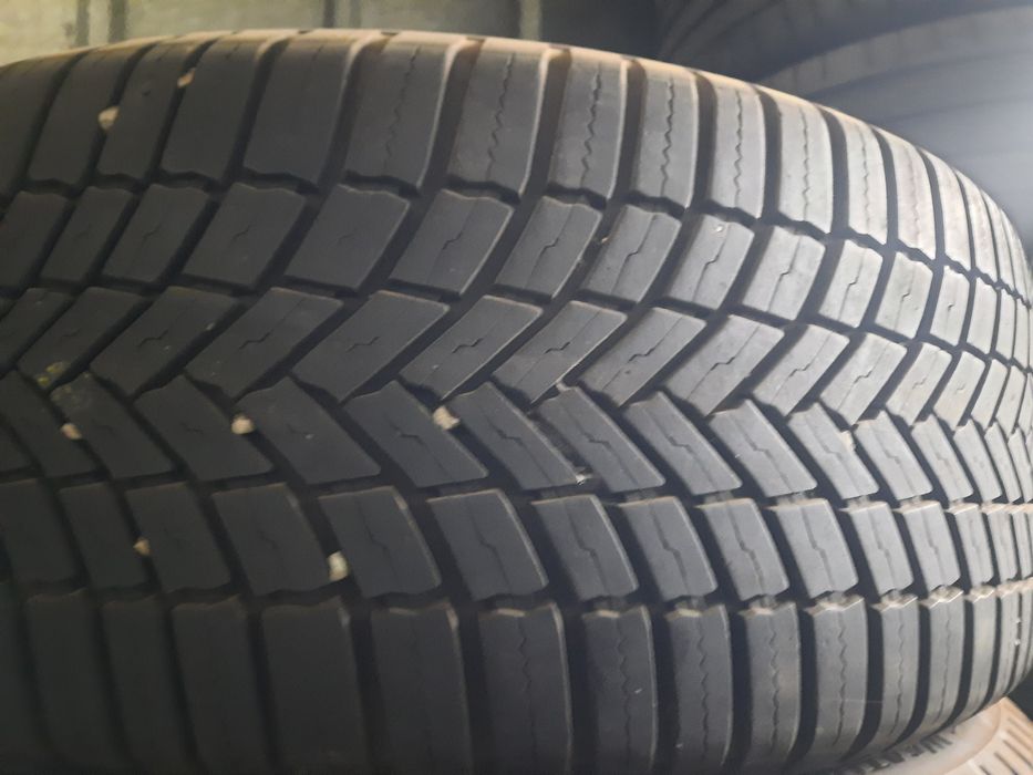 235/50/19;235/55/19 и 245/45/18  Всесезонни Гуми с борд