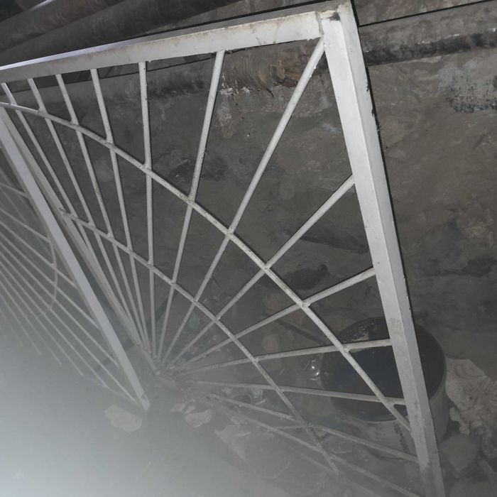 решётки на окна б.у 3 шт.