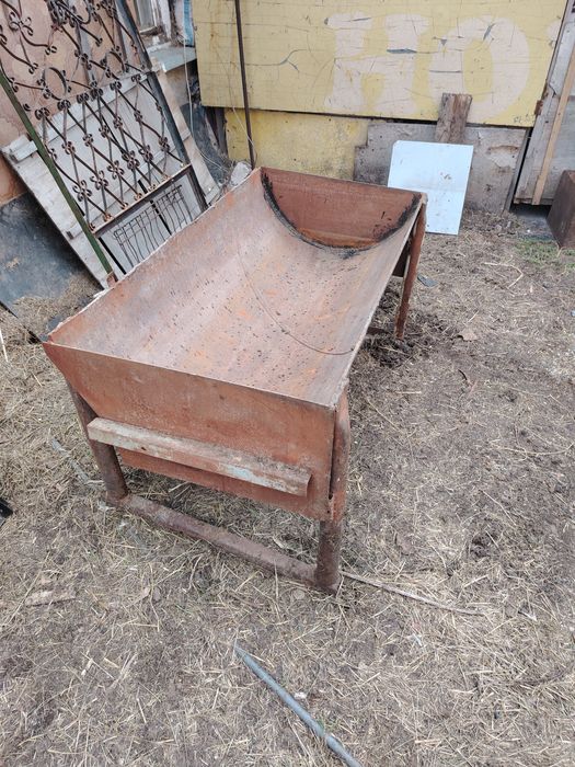 Кормушка для скота.