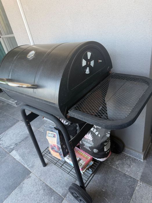 Барбекю на дървени въглища