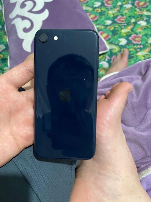 Айфон се 2022 (3)